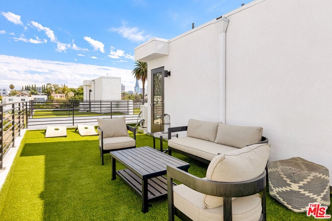 Building Photo - 220 N Coronado St