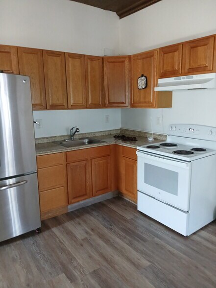 Building Photo - 26 Cross St