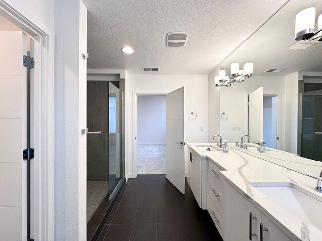 Building Photo - Exceptional Modern 3-Story Single-Family Home Near Woodstock