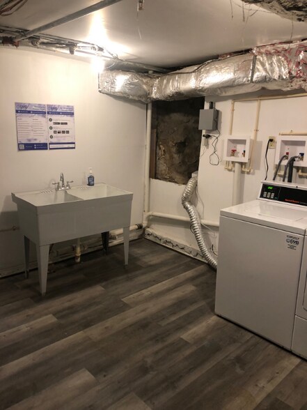 Building Photo - 4101 Fernhill Ave