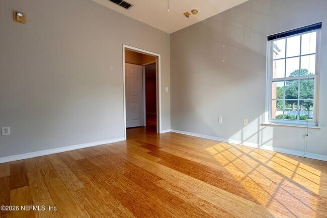Building Photo - 610 Fairway Dr