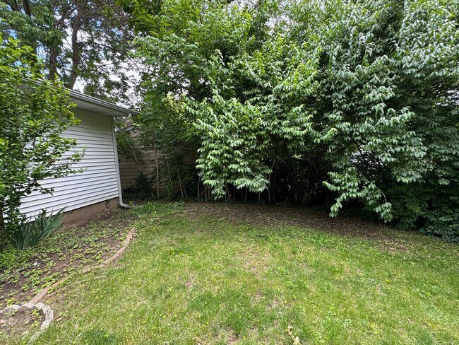 Building Photo - 3025 Greenbrier Ave