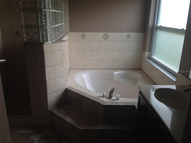 Building Photo - 1680 Evergreen Ct