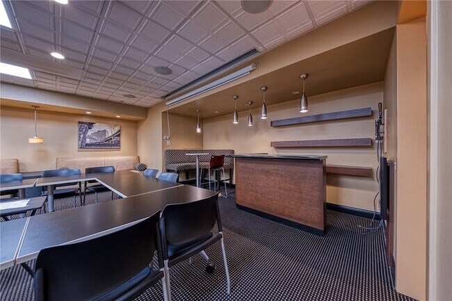 Building Photo - 320 Fort Duquesne Blvd