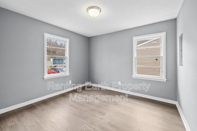 Building Photo - 7216 Paris Ave