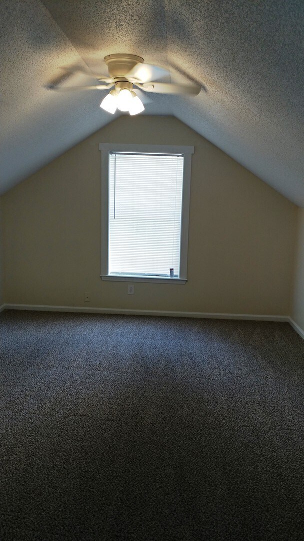 Building Photo - Available end of Julyl!! 4 Bedroom home in...