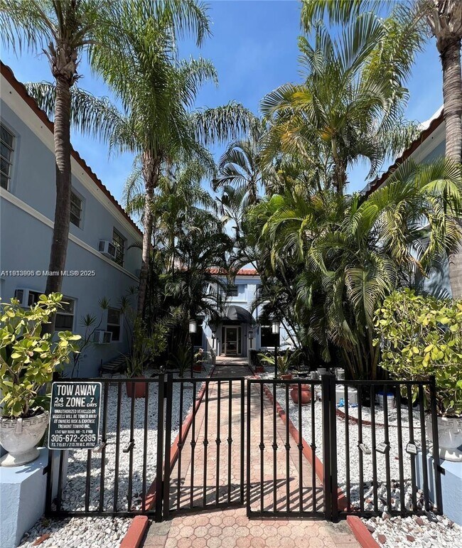 Building Photo - 215 30th St