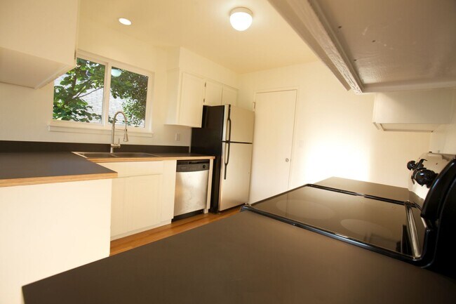 Building Photo - #244-5110 SE 41st Ave