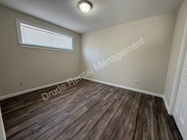 Building Photo - 105 N Ruland St