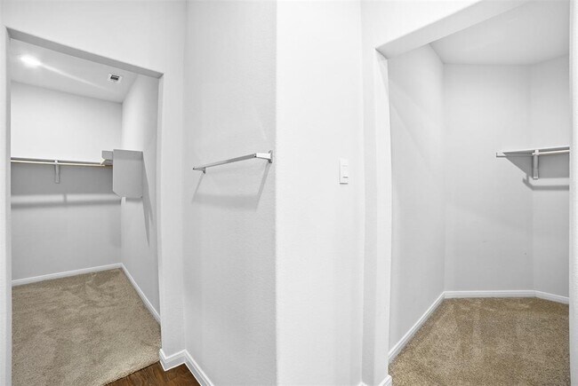 Building Photo - 105 Escala Wy