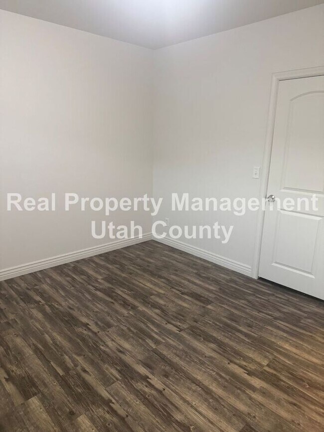 Building Photo - 998 S 960 E