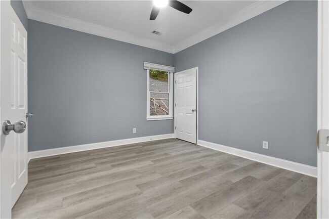 Building Photo - 325 Holderness St SW