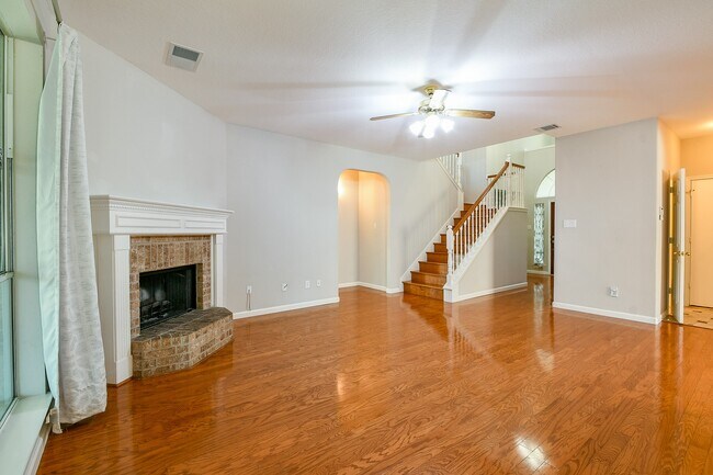 Building Photo - 18035 Somerset Knolls Ct