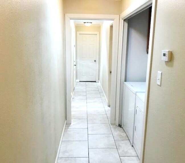 Building Photo - 3/2 Pre-leasing for August Move in!