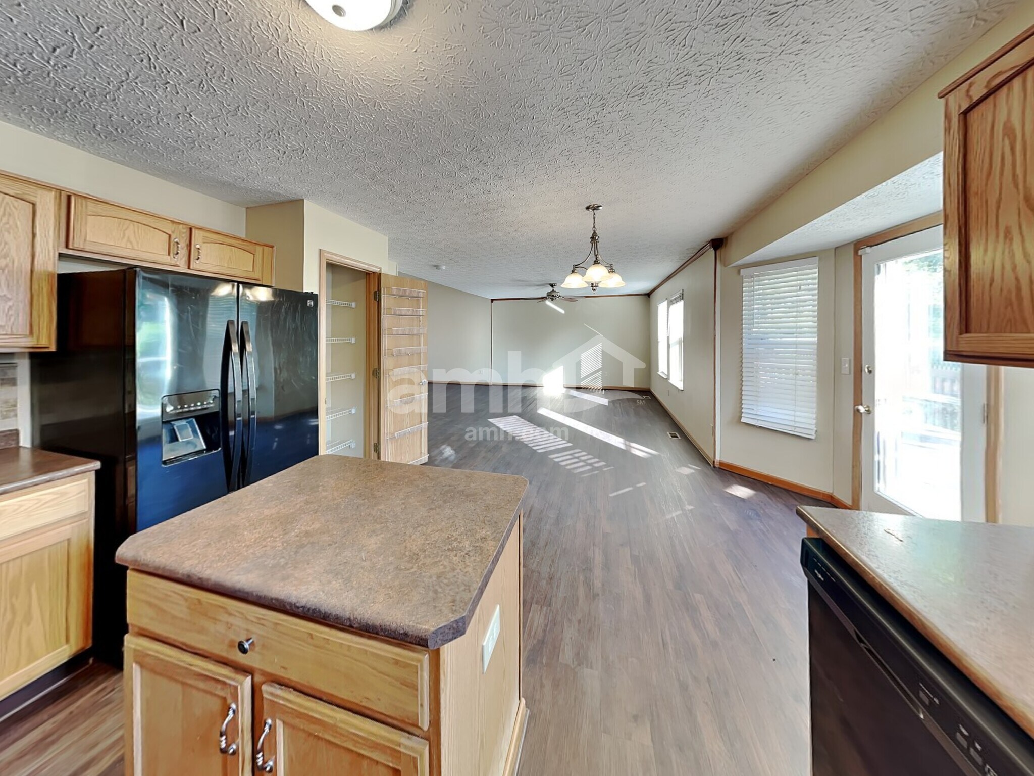 Building Photo - 5529 Hillbrook Dr