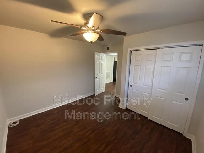 Building Photo - 1012 Julian Dr