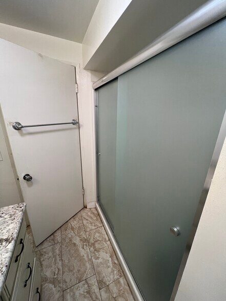 Bathroom 1 - 19156 Avenue of the Oaks