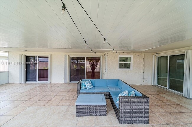 Building Photo - 8107 NW 74th Ave