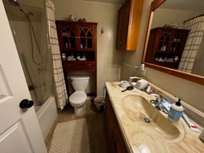 Building Photo - Spacious Brick Ranch, 3-Bedrooms, 2-Baths, Att. Garage- Shelby Township