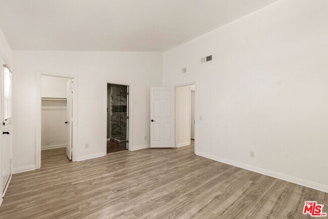 Building Photo - 1836 E Ave J2