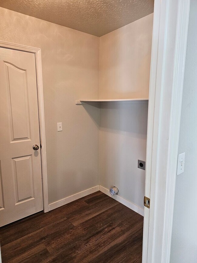 Building Photo - Updated Open Floor Plan in Nampa!