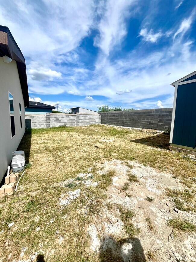 Building Photo - 6521 Adenia Loop
