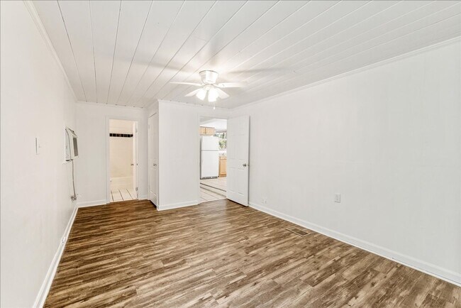 Building Photo - 205 Juniper Dr