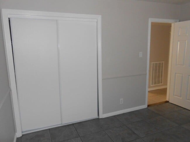 Building Photo - Spacious Single Story Home near Alta and B...