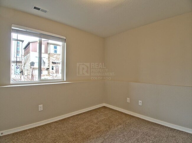 Building Photo - 1374 Sunshine Vly Wy