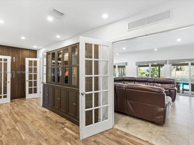 Building Photo - 201 Golden Beach Dr