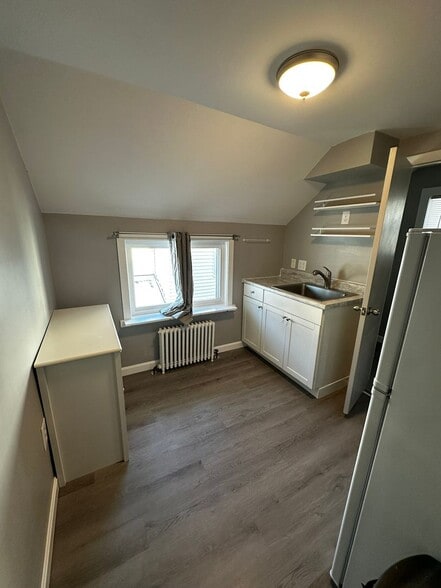 Building Photo - 176 Park St