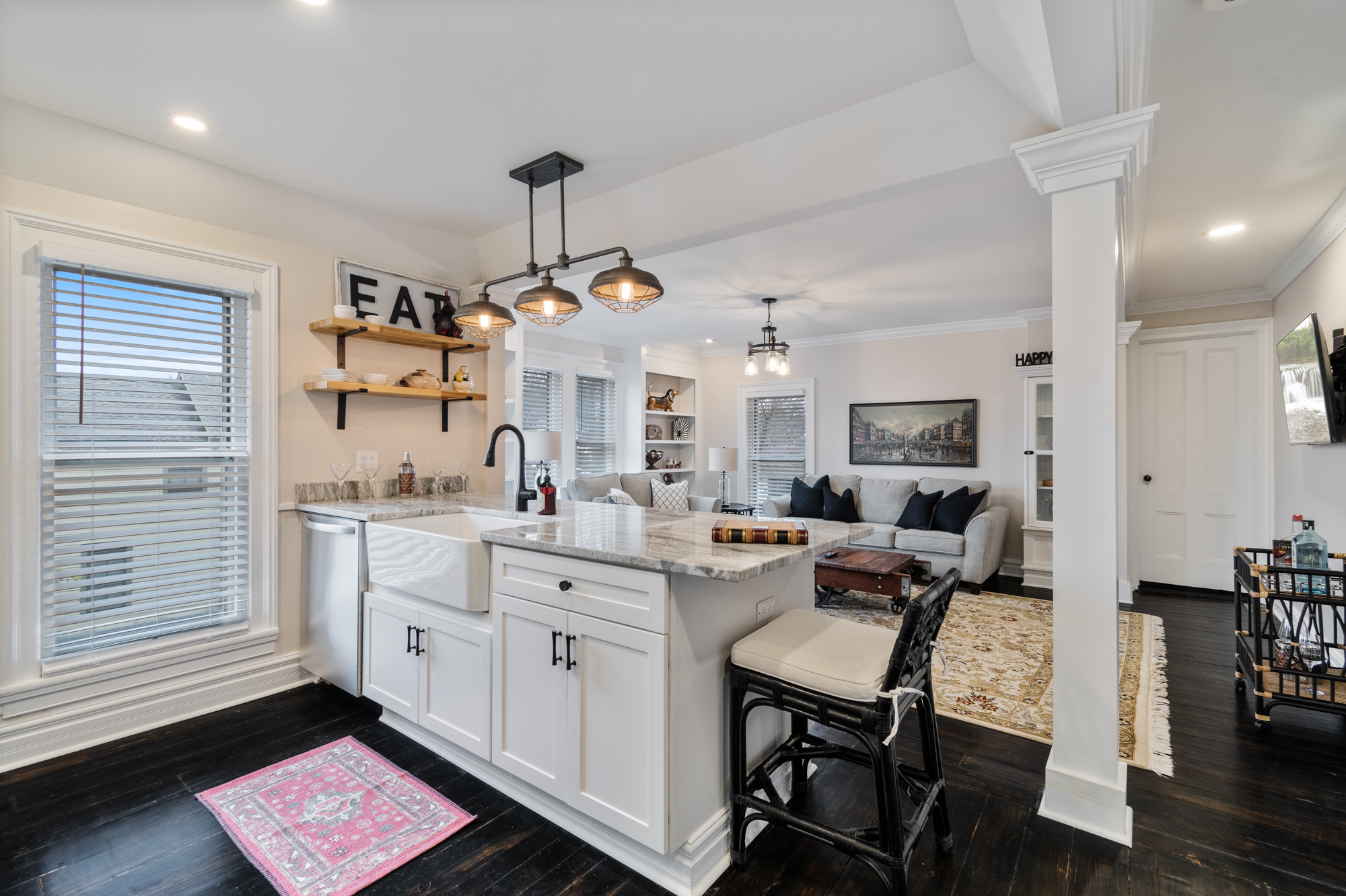 Open kitchen to family room - 16 Lincoln Ave