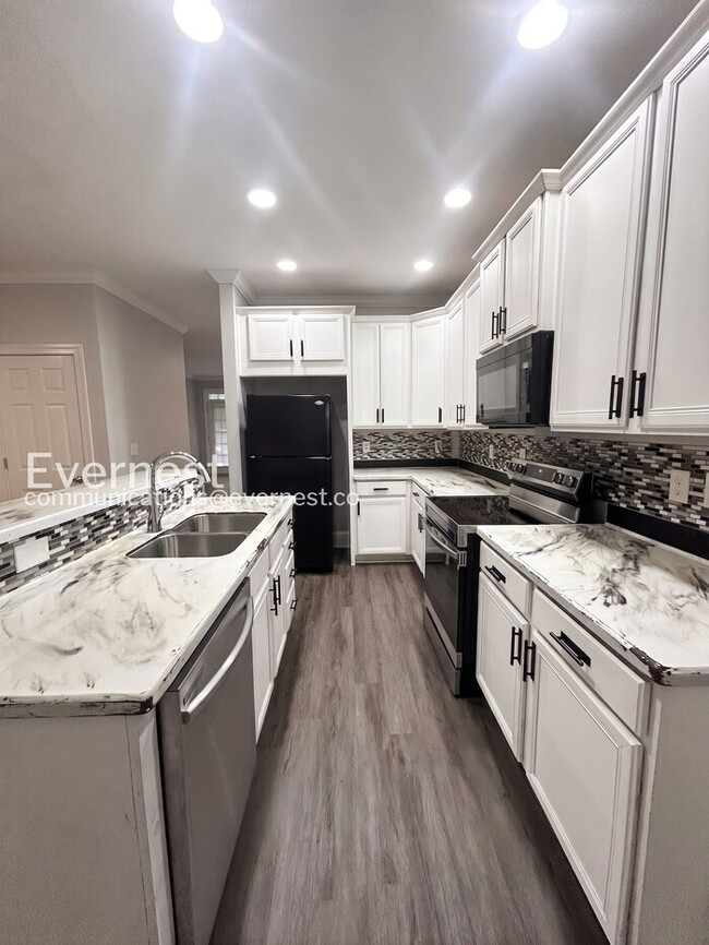 Building Photo - 309 Pickfair Way SW