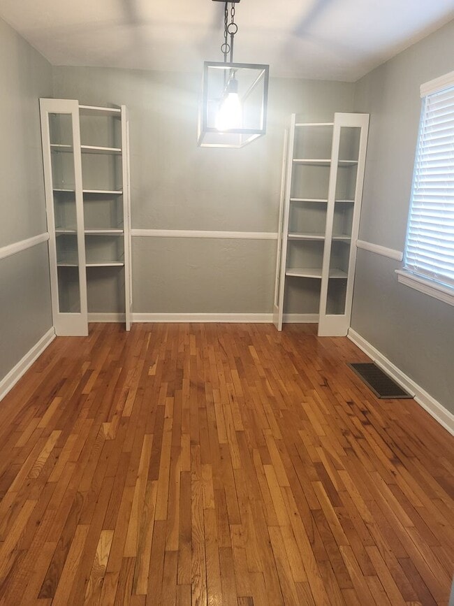 Building Photo - Beautiful 3 bedroom house in Brookline