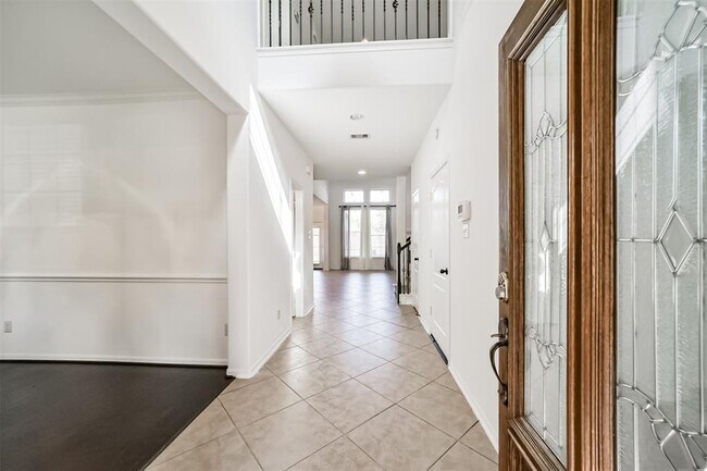Building Photo - 6207 Holly Oaks Court