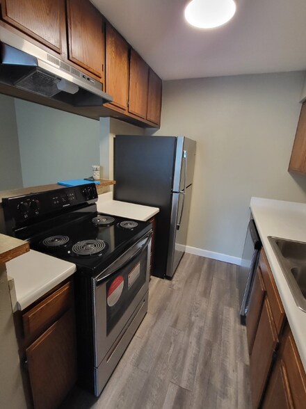 Primary Photo - 1325 N Meridian Ave