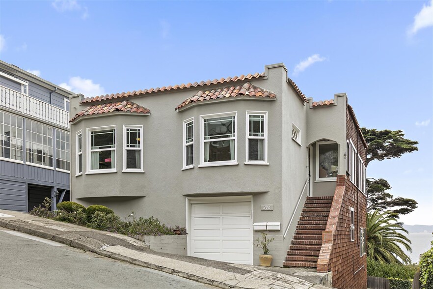 Front of house with driveway on side - 306 3rd St