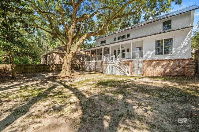 Building Photo - 16 Greenbrier Ln