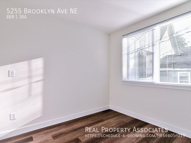 Building Photo - 5255 Brooklyn Ave NE