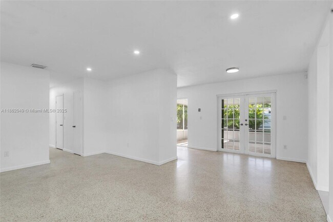 Building Photo - 9250 SW 31st Terrace