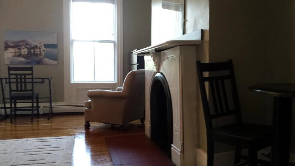 Building Photo - 182 Bowen St