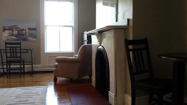 Building Photo - 182 Bowen St