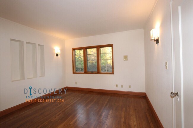 Building Photo - Coming Soon! Coveted Piedmont 5 Bedroom Home