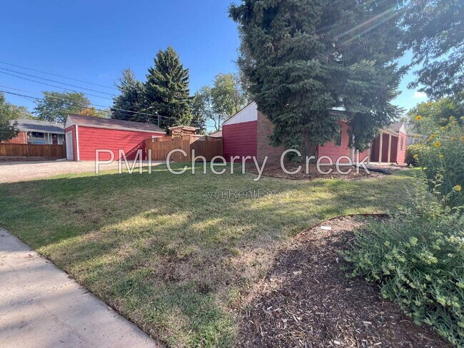 Building Photo - 3000 S Holly Pl