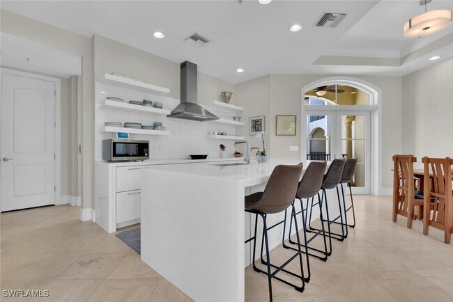 Building Photo - 684 10th Ave S