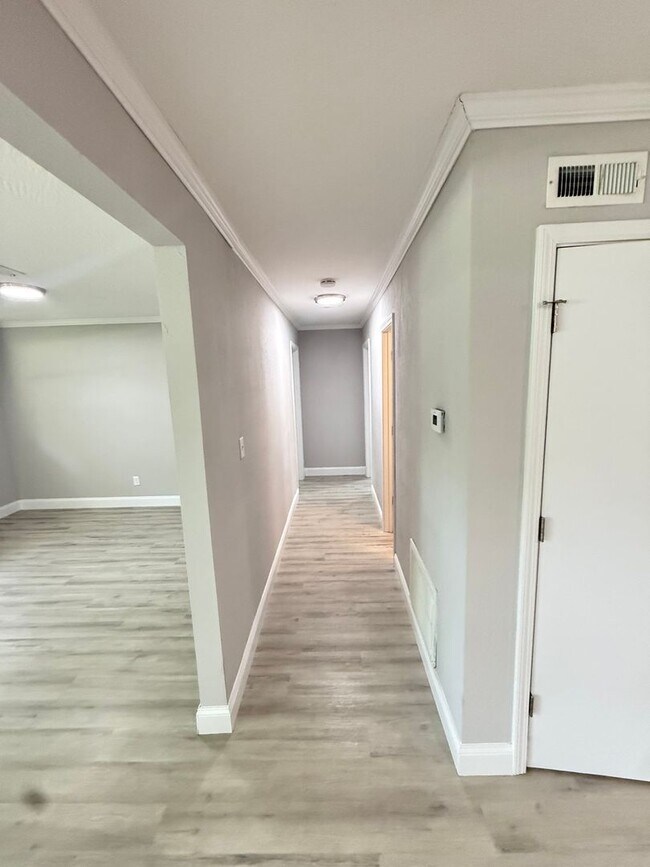 Building Photo - 3 Bed 1 Bath Springfield, MO