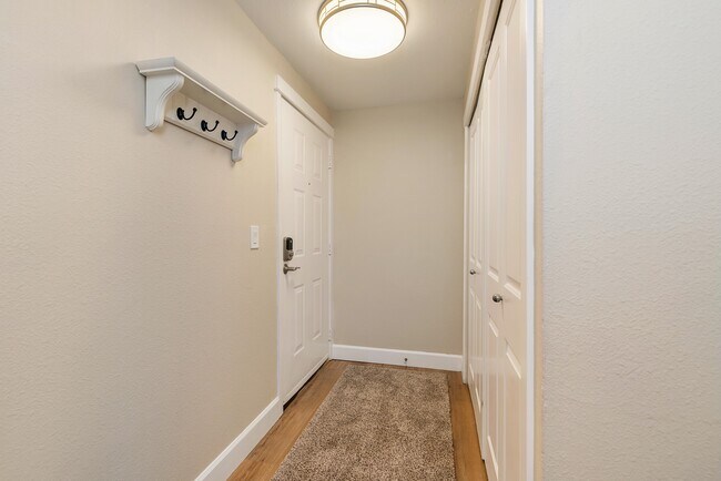 Building Photo - 755 5th Ave NW