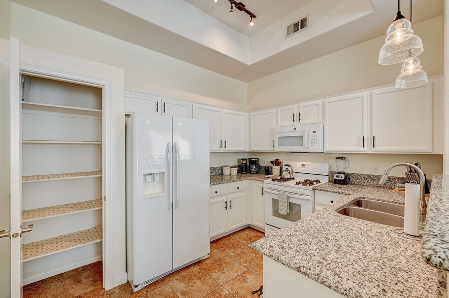 Building Photo - 3351 Indian Shadow St