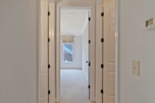 Building Photo - Stunning 4BE/3.5BA home in the very desira...