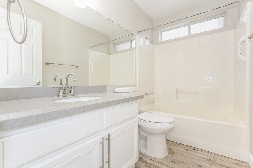 Building Photo - 4445 Cielo Ln